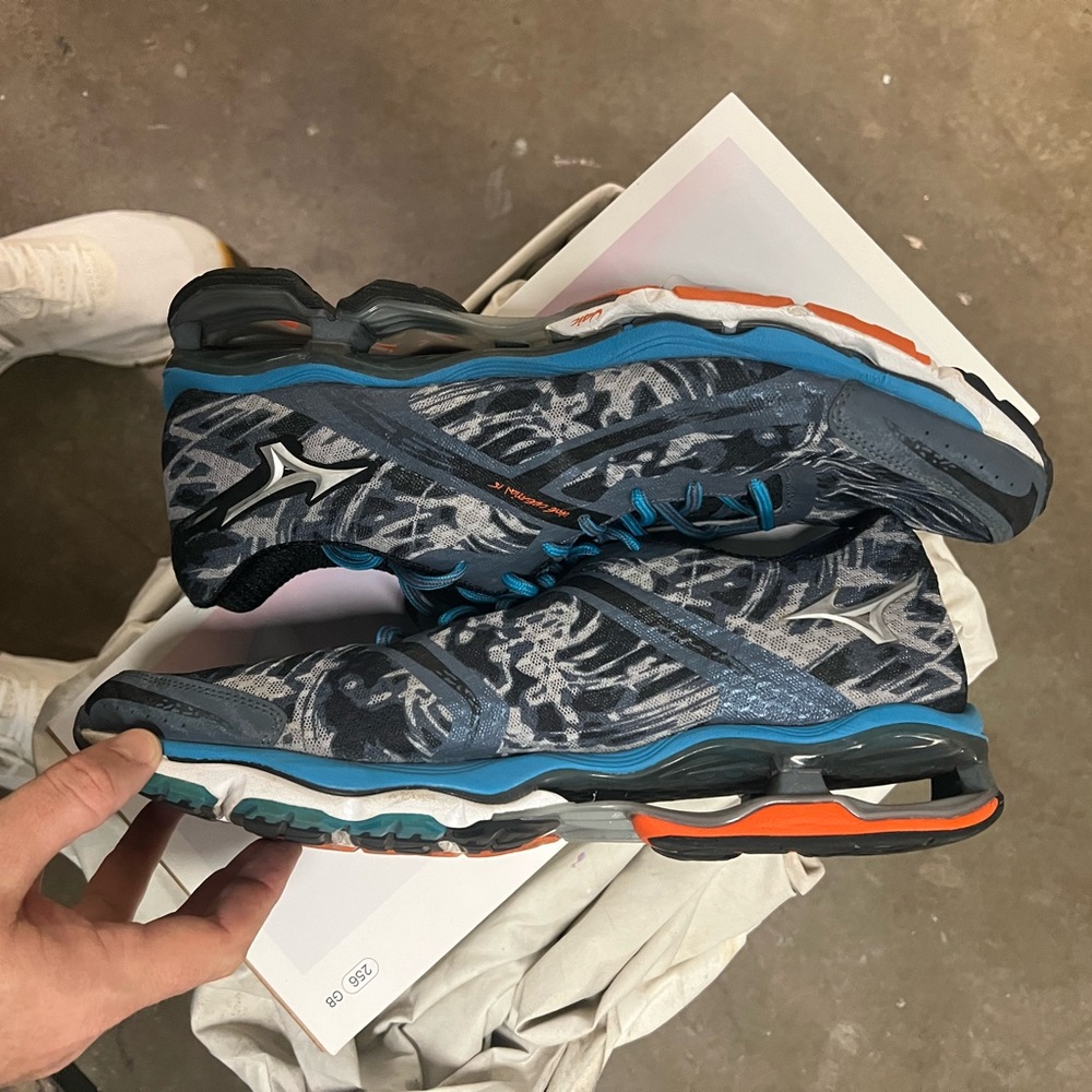 Mizuno Wave Creation size 15 running shoes